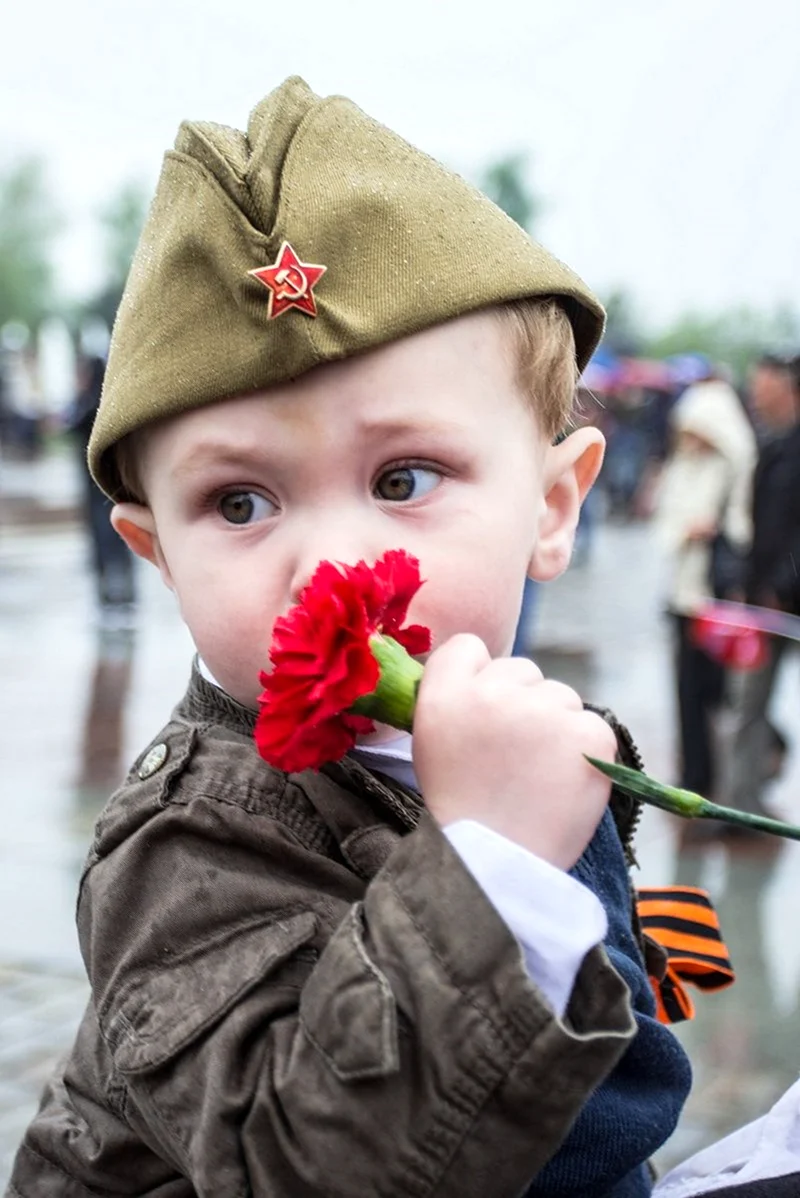 Дети в военной форме