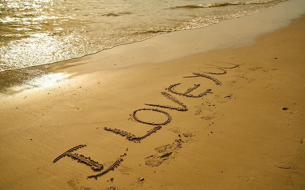 Надпись на песке i Love you