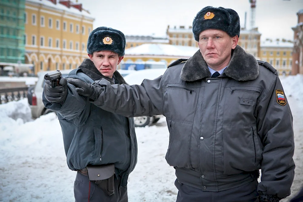 Не стреляй он вроде за хлебом