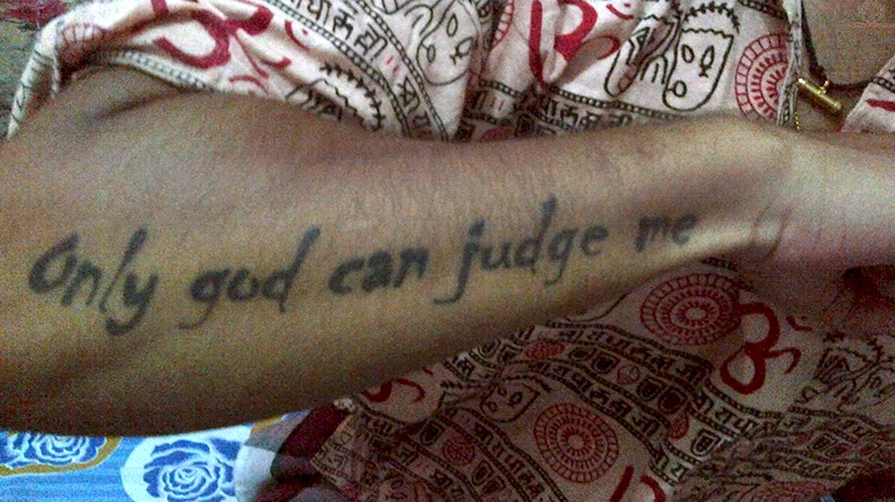 Only God can judge me тату на руке