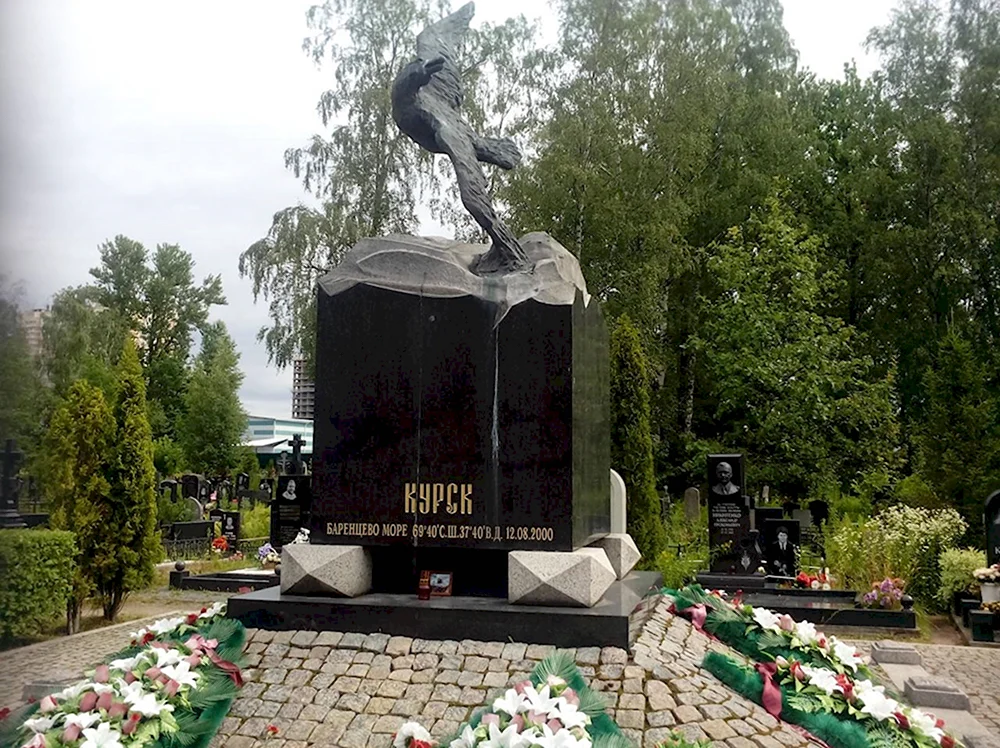Серафимовское кладбище мемориал подводникам Курска