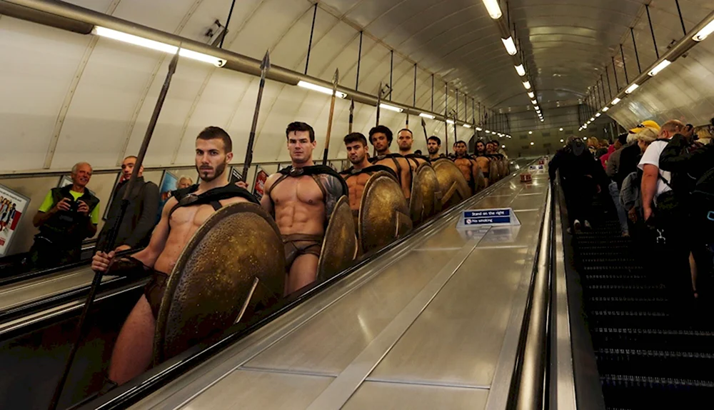 300 Спартанцев в лондонском метро