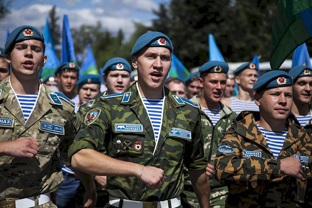 Дата основания вдв. Форма десантника ВДВ. ВДВ спецназ ВДВ - голубые береты.