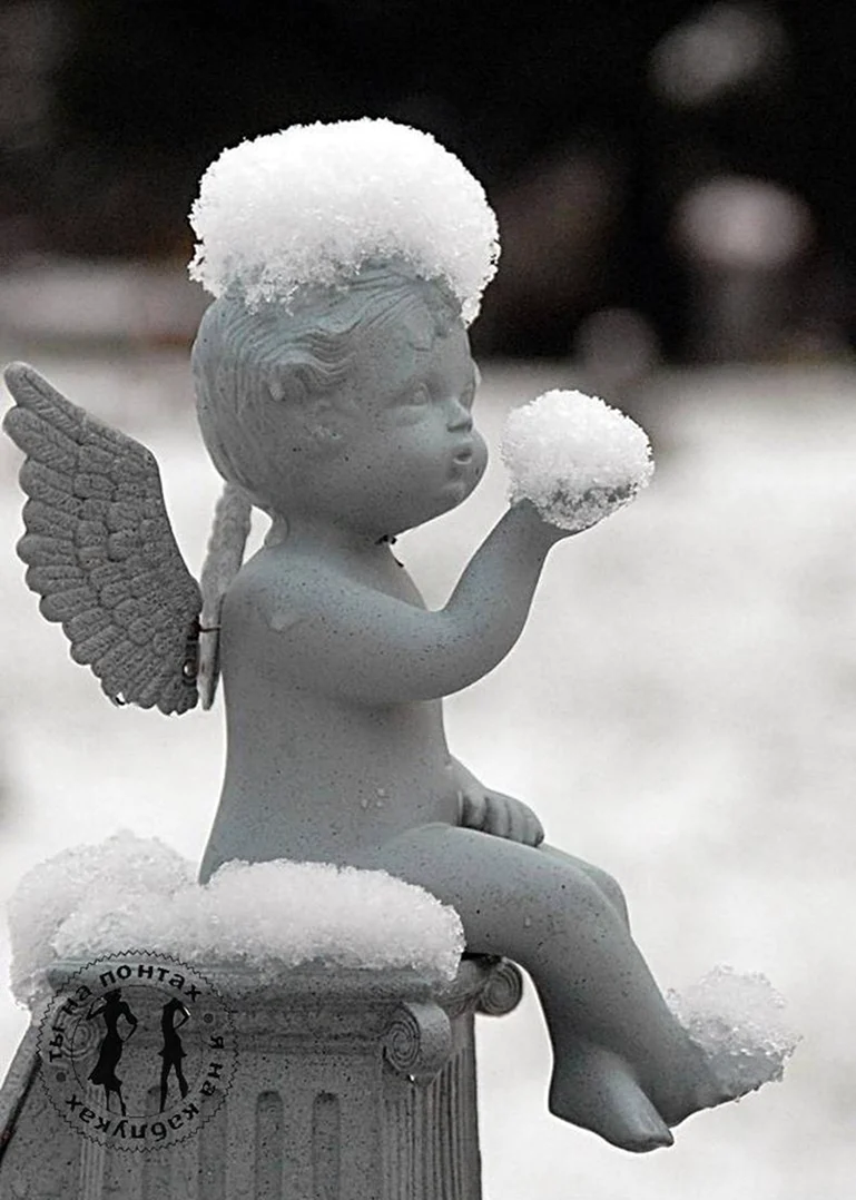 Ангелочек на снегу