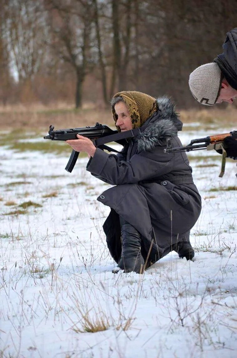 Бабка с автоматом
