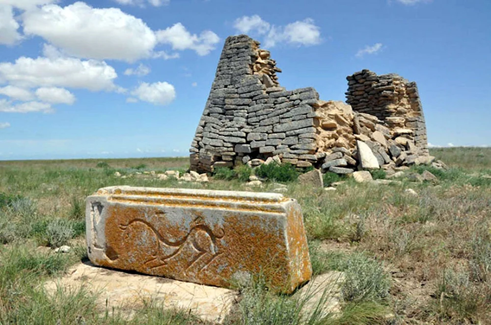 Бегазы-дандыбаевские мегалитические мавзолеи