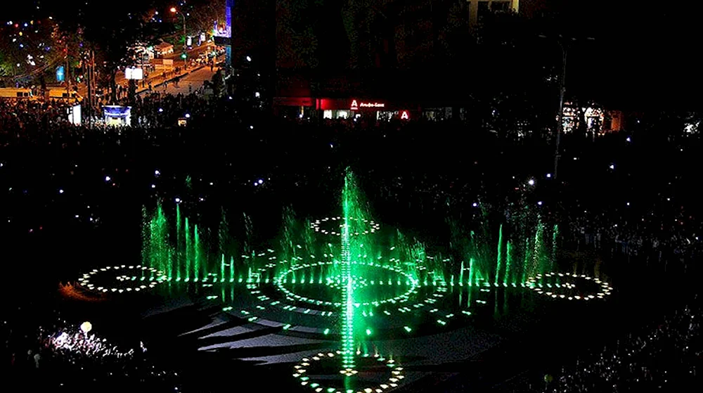 Большой светомузыкальный фонтан в Краснодаре