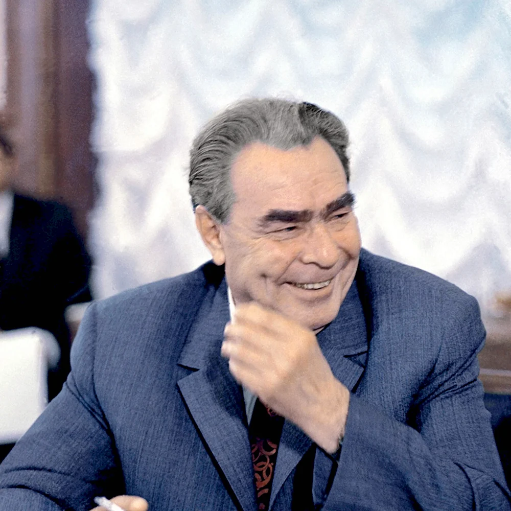 Брежнев Леонид улыбается