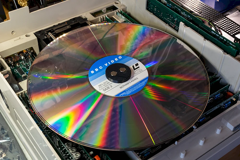 CD Compact Disc — оптический носитель