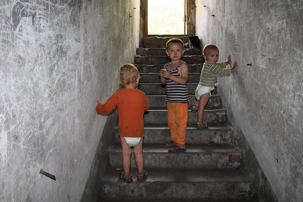 Дети Донбасса прячутся в подвале