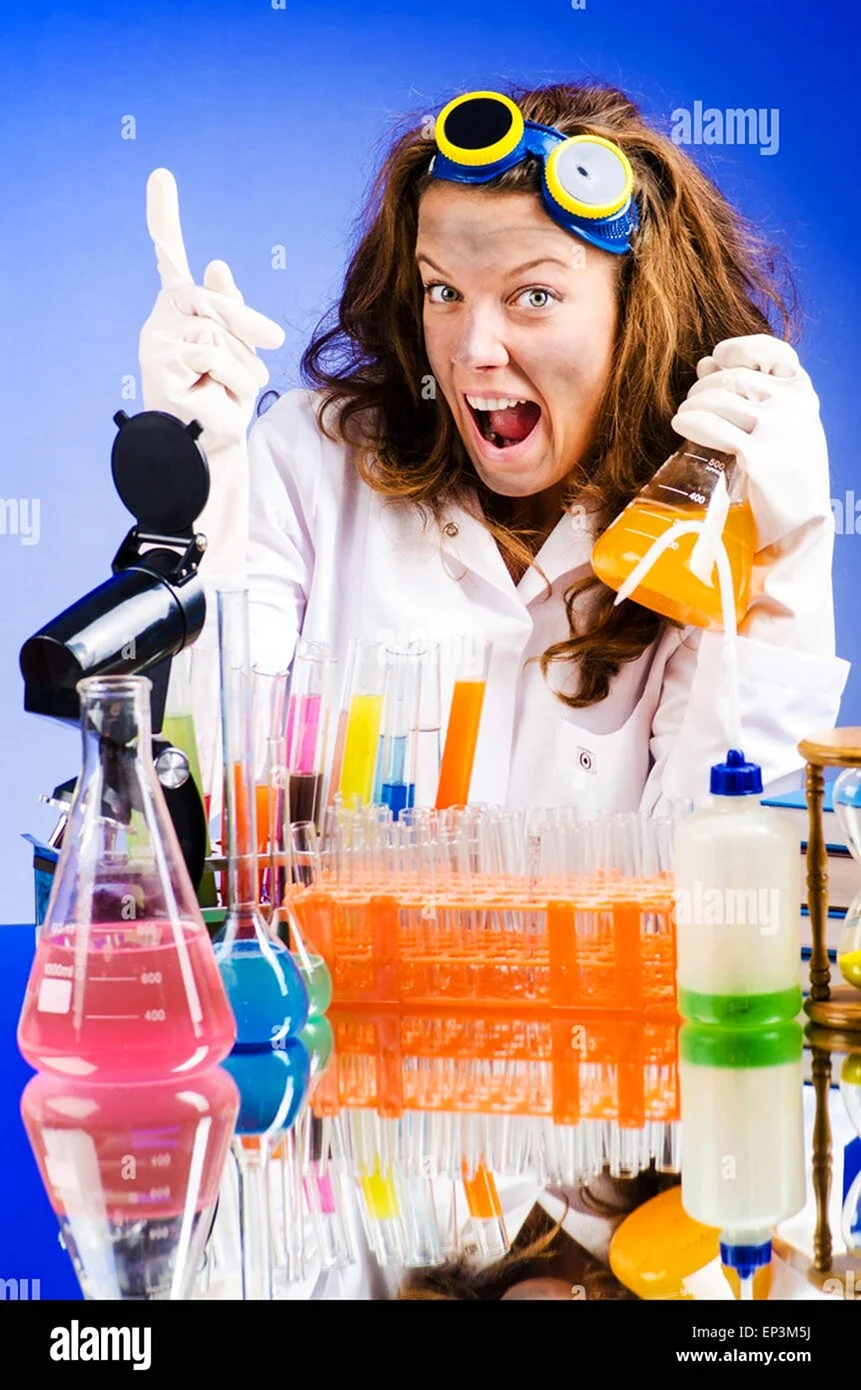 Девушка Химик в лаборатории