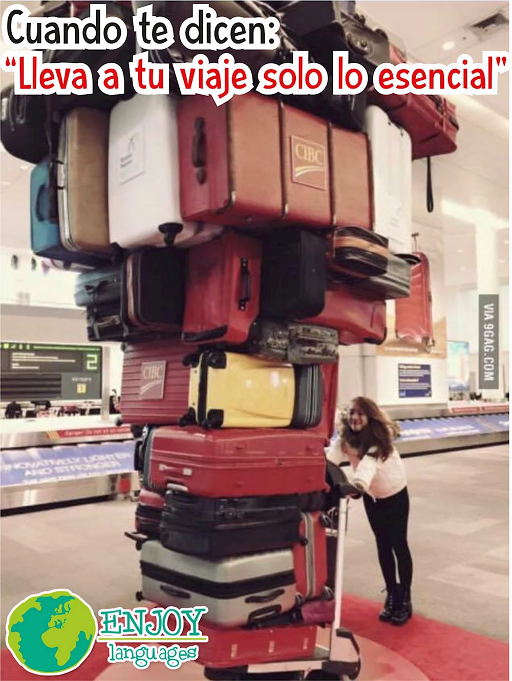 Девушка с кучей чемоданов