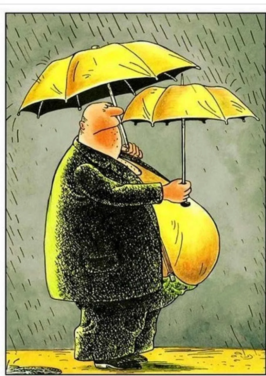Прикольное про дождь. Смешные зонтики. Дождь юмор. Человек веселый с зонтом. Приколы про дождь.