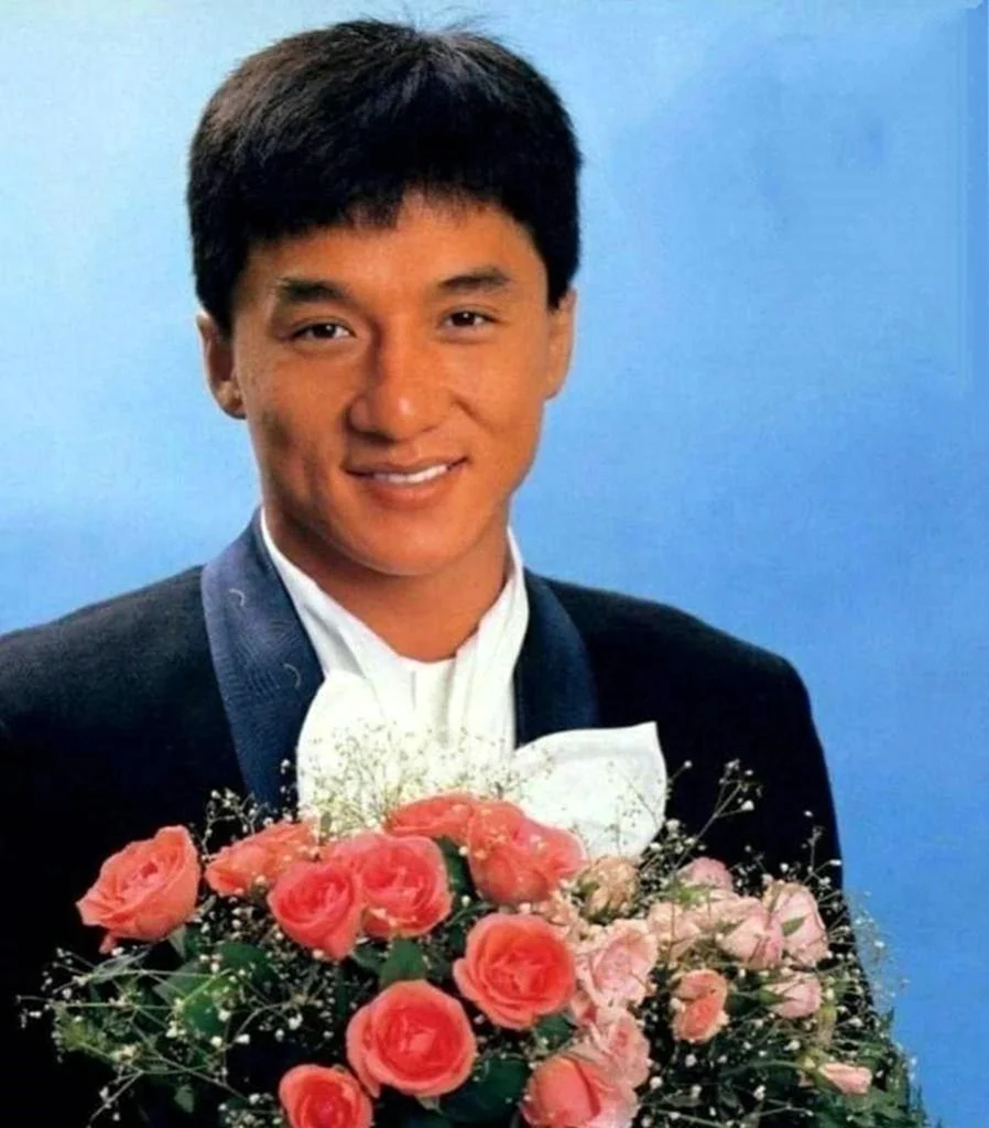 Джеки Чан с цветами