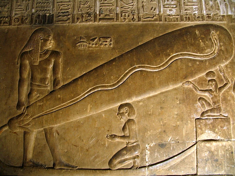 Египетские наскальные фрески НЛО