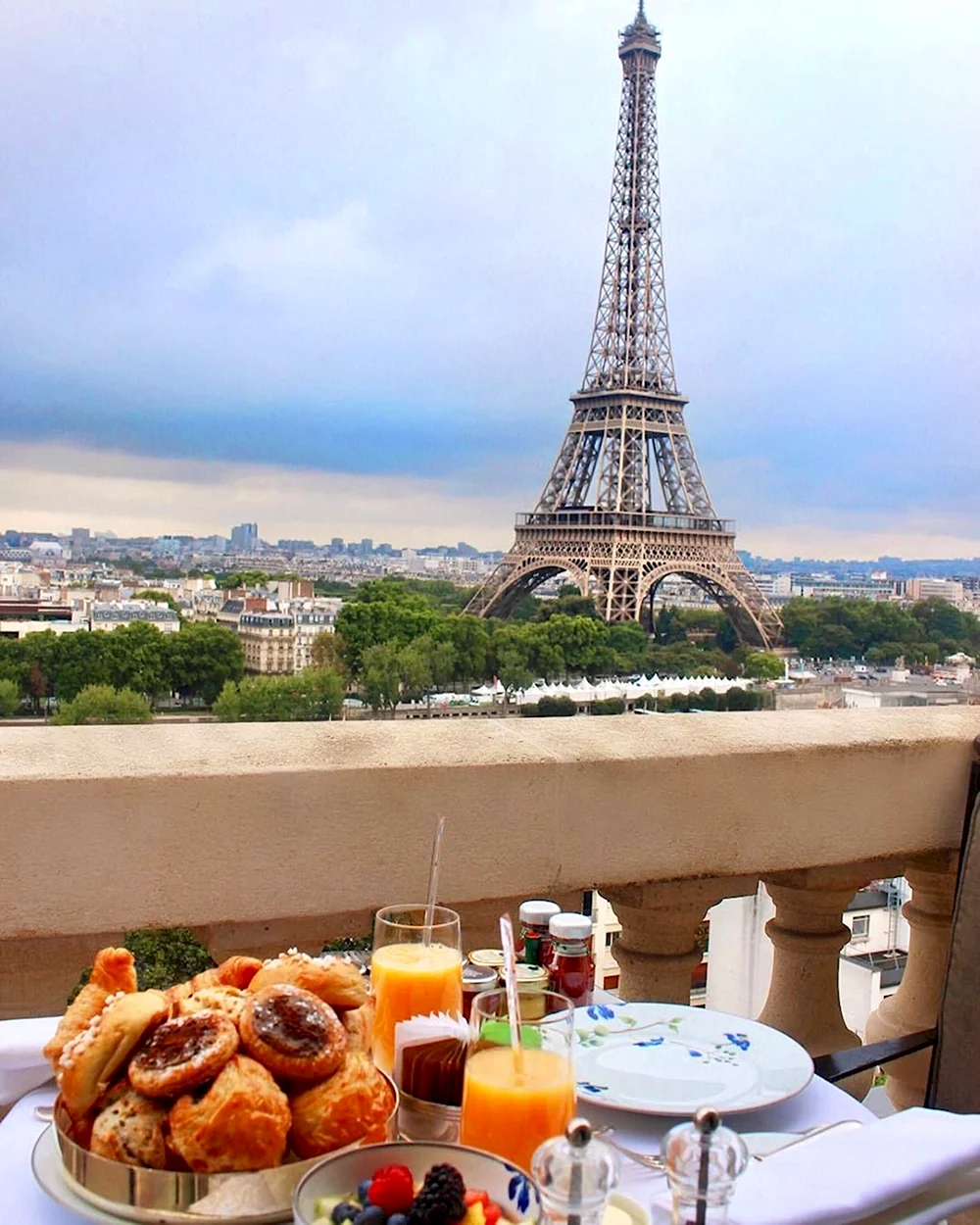Эйфель башня Франция утро