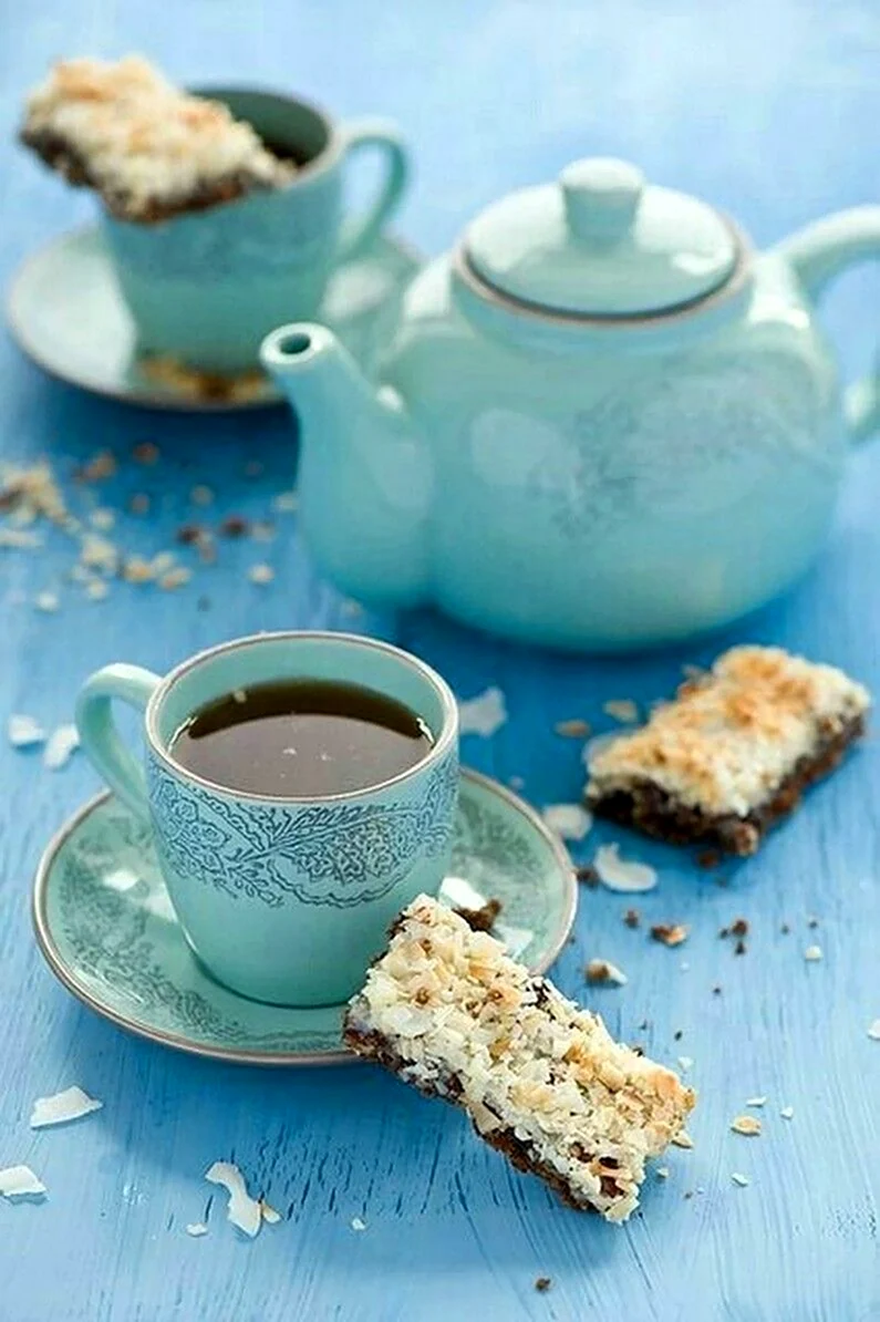 Голубая чашка с чаем