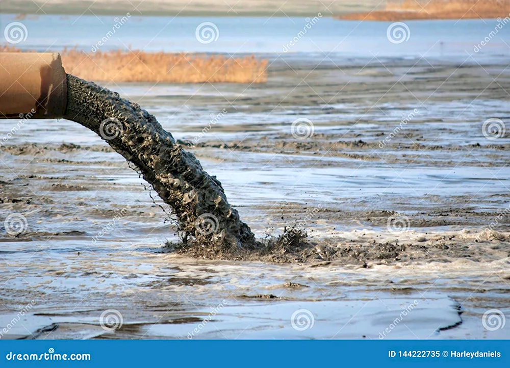 Грязная вода из трубы