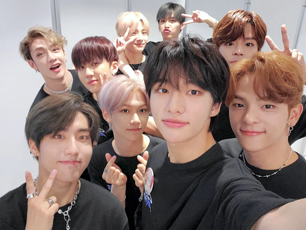 Группа Stray Kids