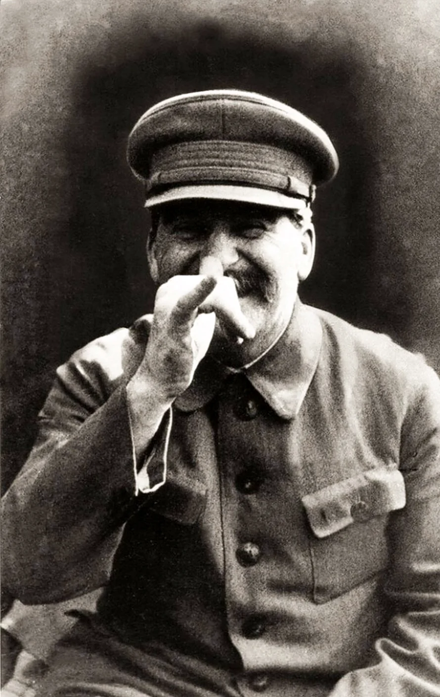 Иосиф Сталин дурачится