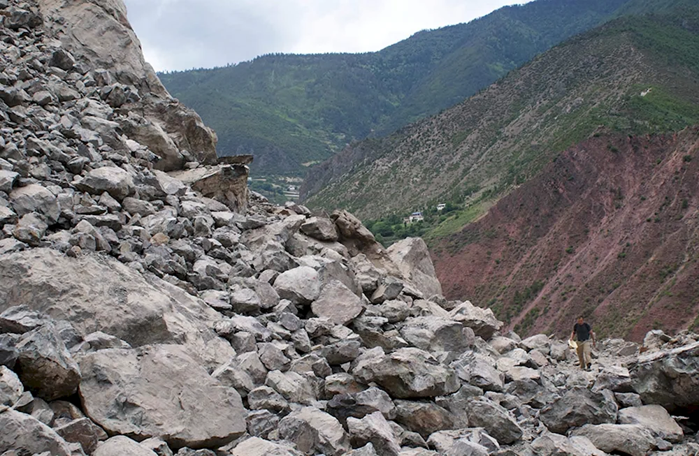 Каменные осыпи в Северной Осетии