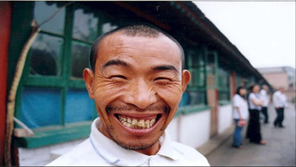 Китаец улыбается