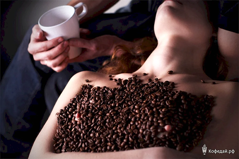 Кофе на женском теле
