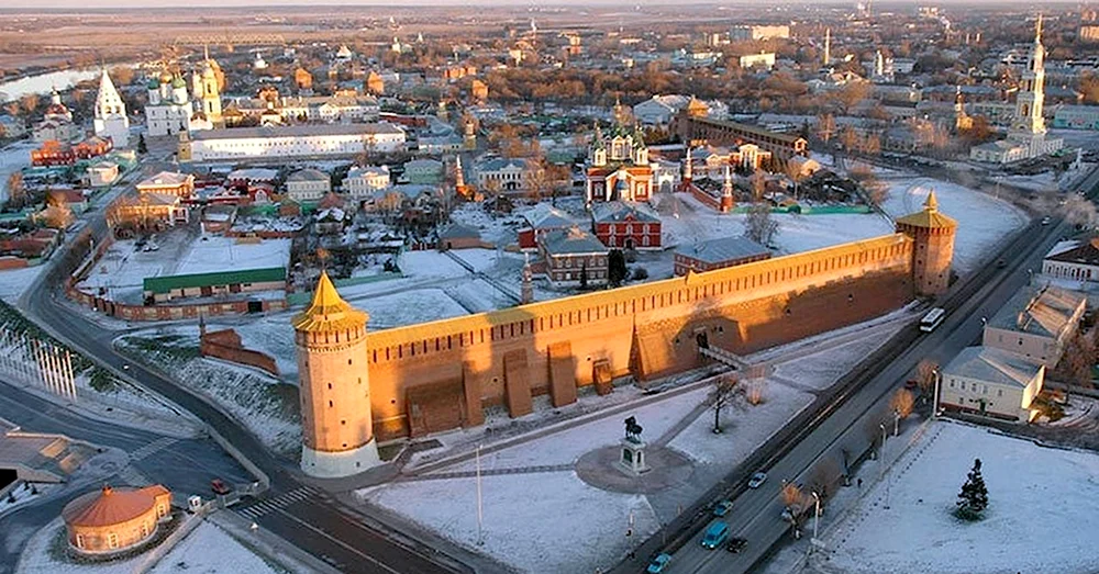 Море коломна. Коломна Кремль. Коломенский Кремль город Коломна. Маринкина башня в Коломне. Коломенский Кремль Коломна вид сверху.