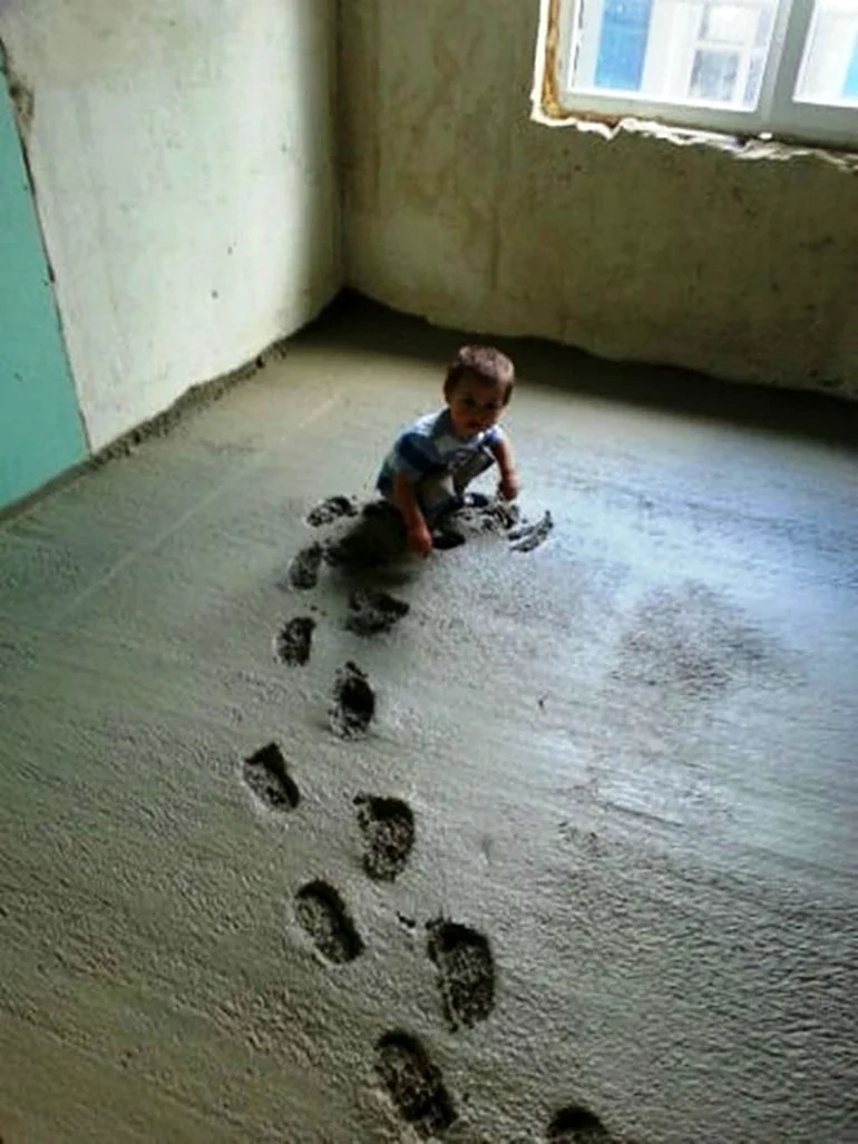Кошачьи следы на бетоне