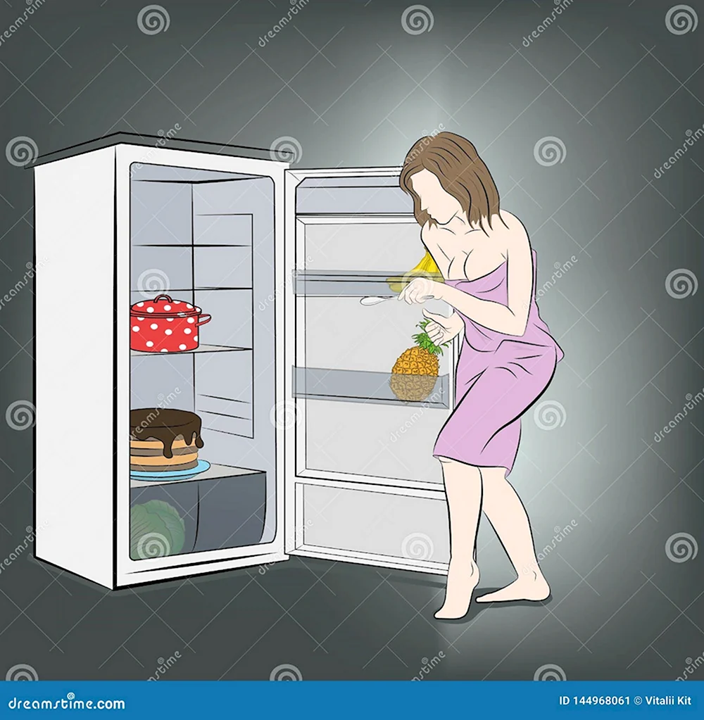 Крадется ночью к холодильнику