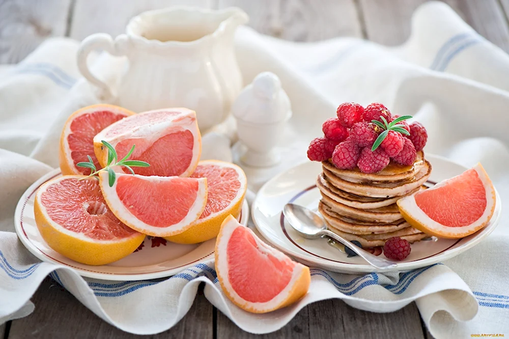 Красивый завтрак с фруктами