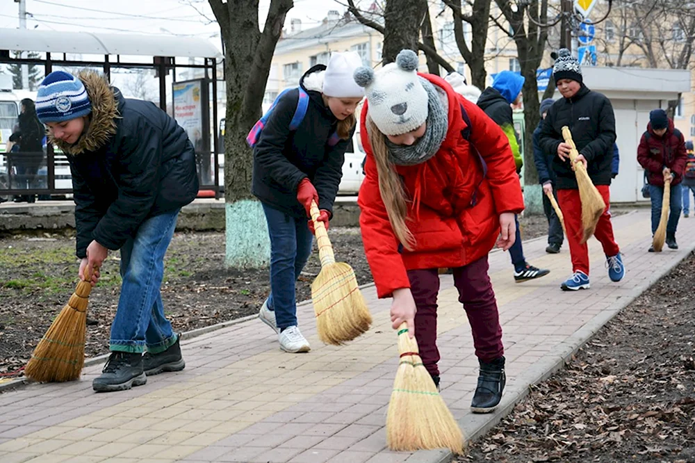 Креатив на субботнике от детей