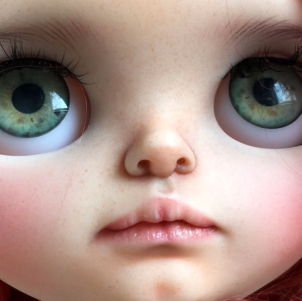 Кукла Блайз с зелеными глазами