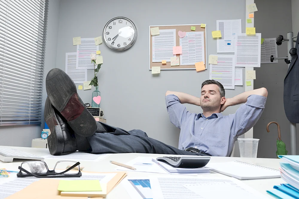 Ленивый человек на работе
