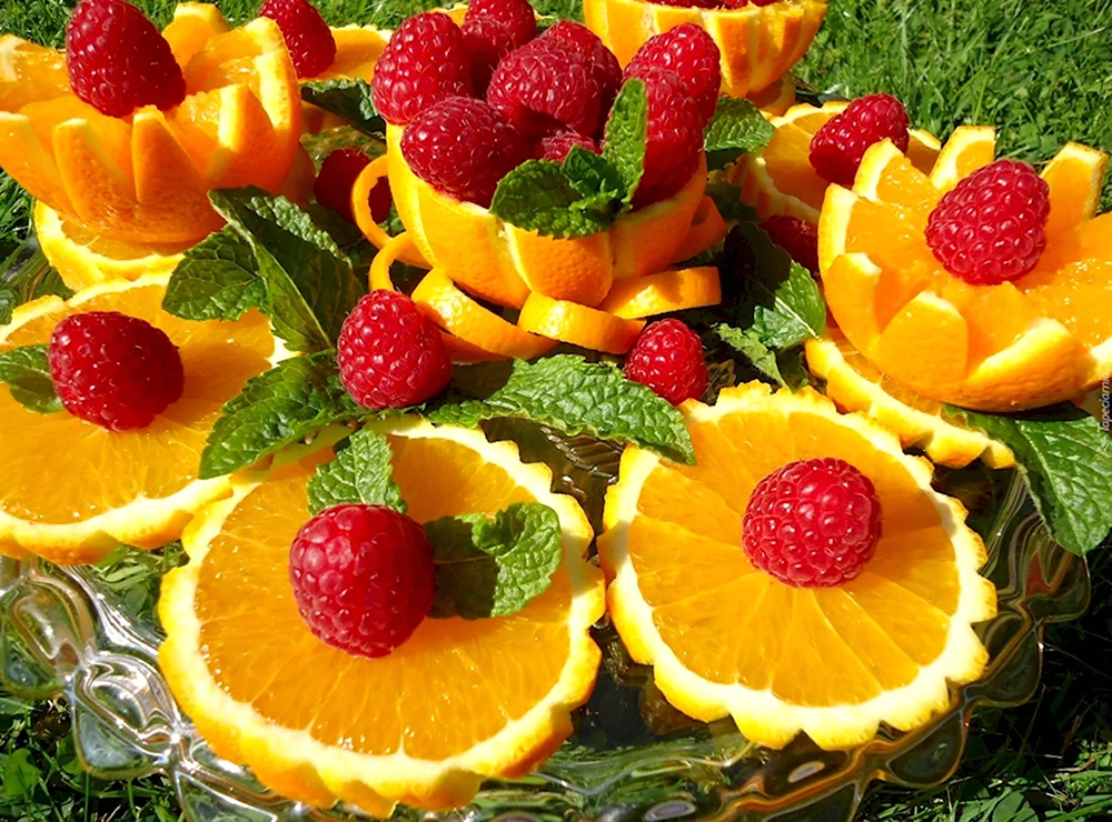Летние фрукты и ягоды
