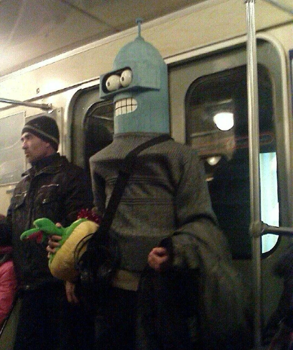 Люди в питерском метро