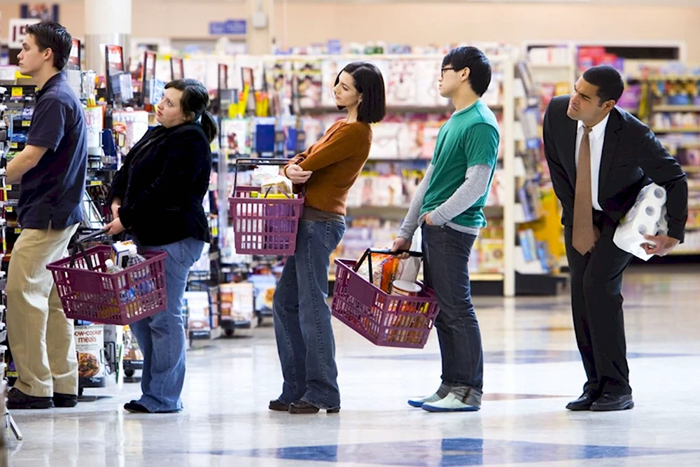 Люди в супермаркете