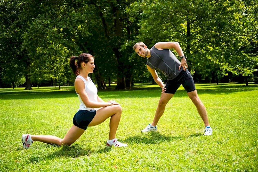 Nature exercise. Занятия спортом на свежем воздухе. Физические упражнения. Занятие спортом на улице.