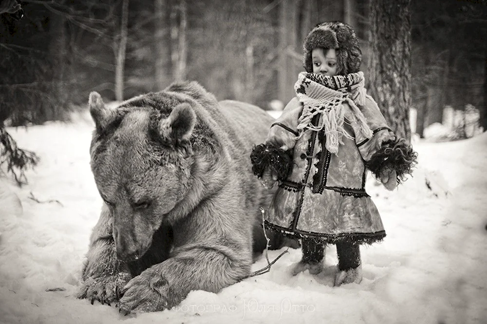 Мальчик и медведь