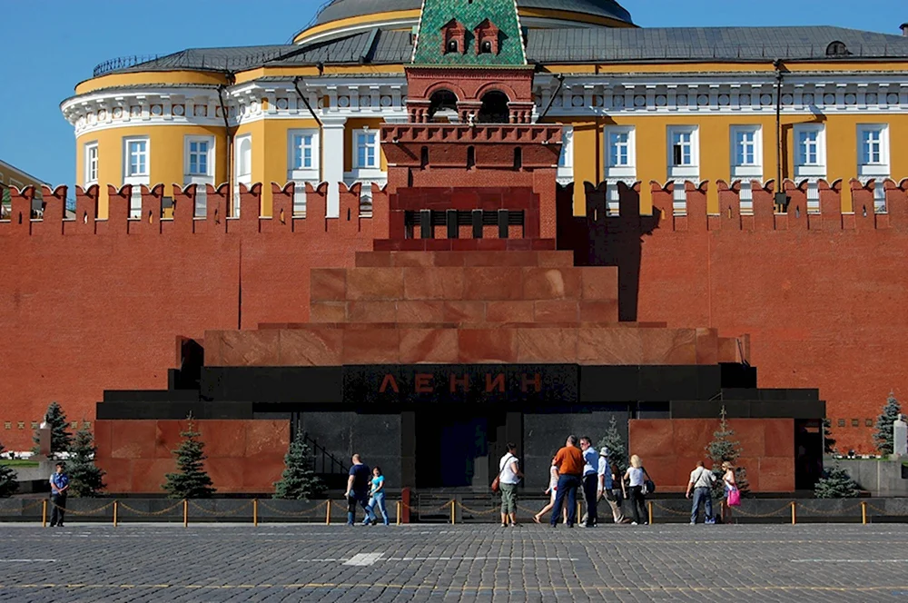 Мавзолей в.и Ленина на красной площади в Москве