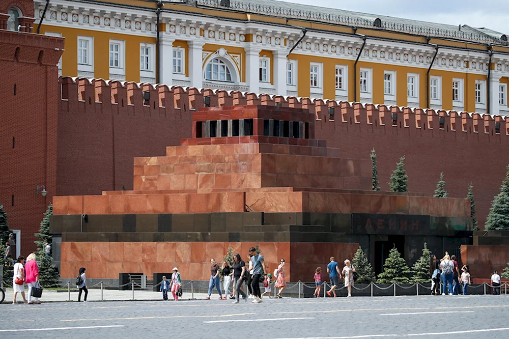 Мавзолей в.и Ленина на красной площади в Москве