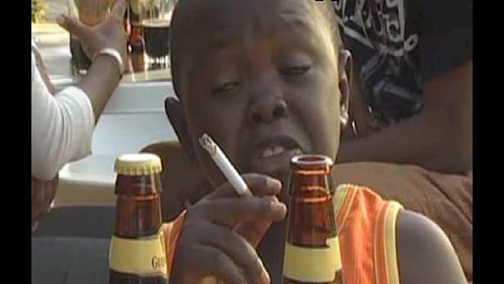 Мем мальчик с сигаретой и пивом