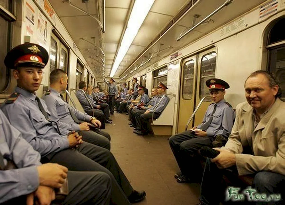 Менты в метро