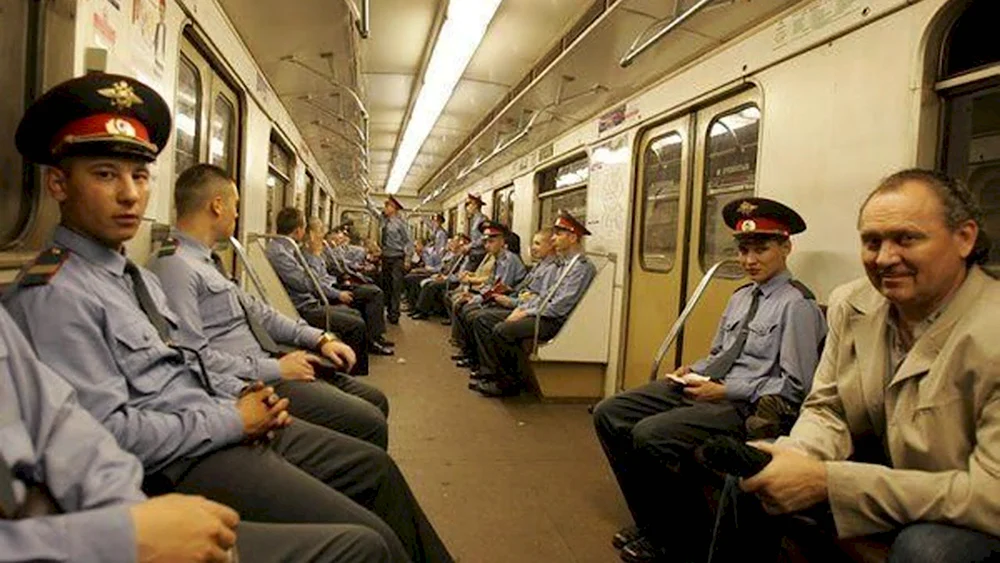 Менты в метро