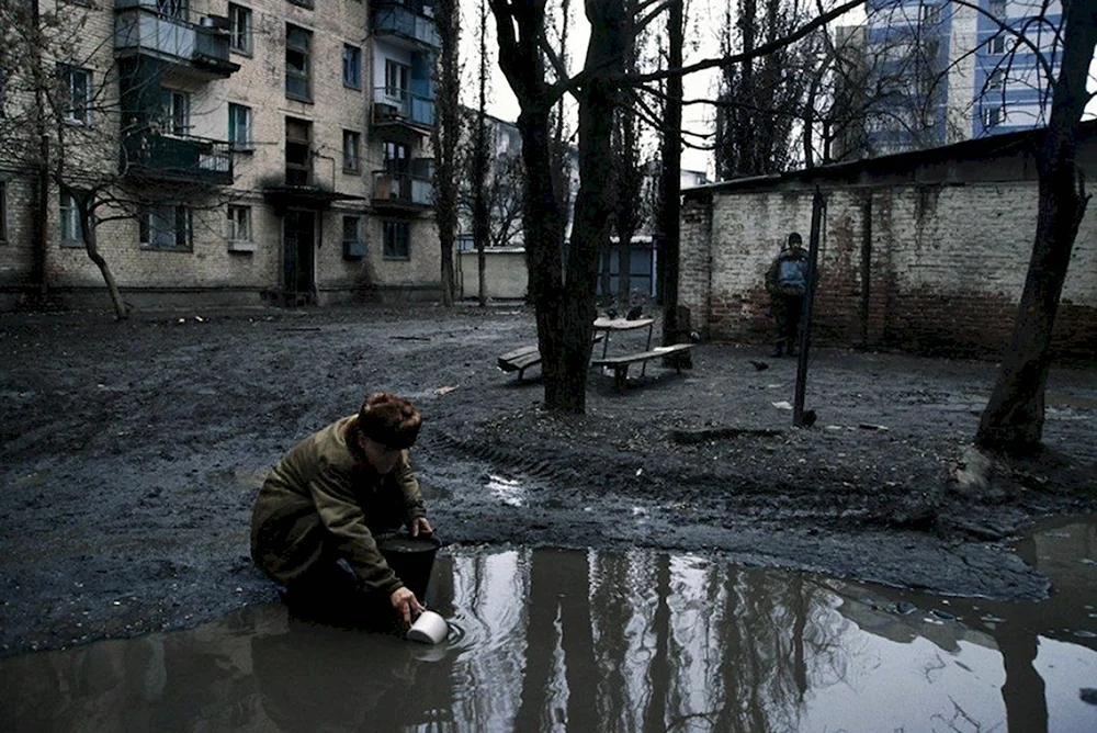Мирные жители в Грозном 1995