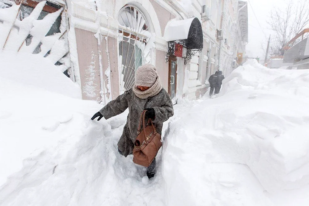 Много снега в городе