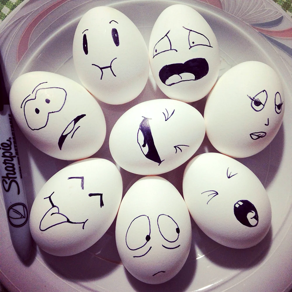 Мордочки на яйцах маркером