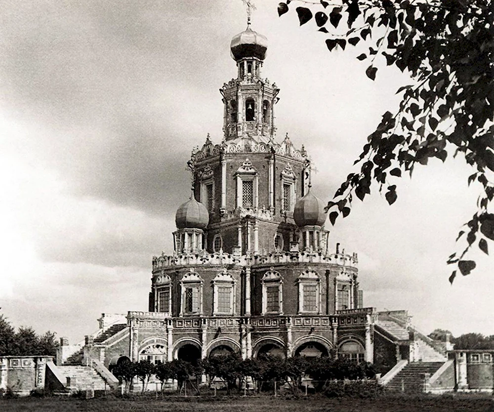 Московская Церковь Покрова в Филях 17 век