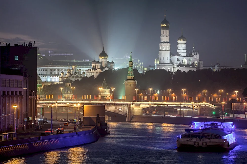 Москва река Кремль вечер ночь