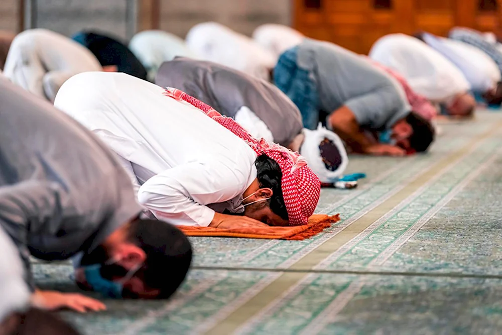 Мусульманин молится
